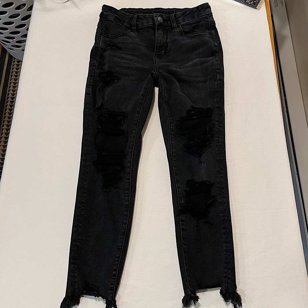 AE Forever Soft Ripped High-Rise Jegging Crop. Always Black. Size 6. NWOT. - Picture 4 of 9